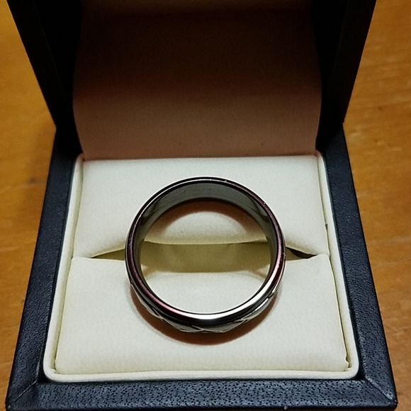 Men's Titanium Wedding Band - Picture 3 of 3